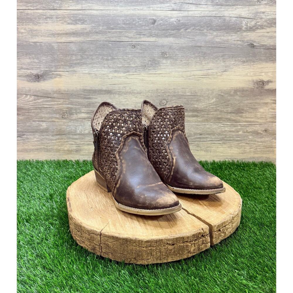 Circle G Women - Size 6.5 - Distressed Brown Cutout Ankle Boots Q5019